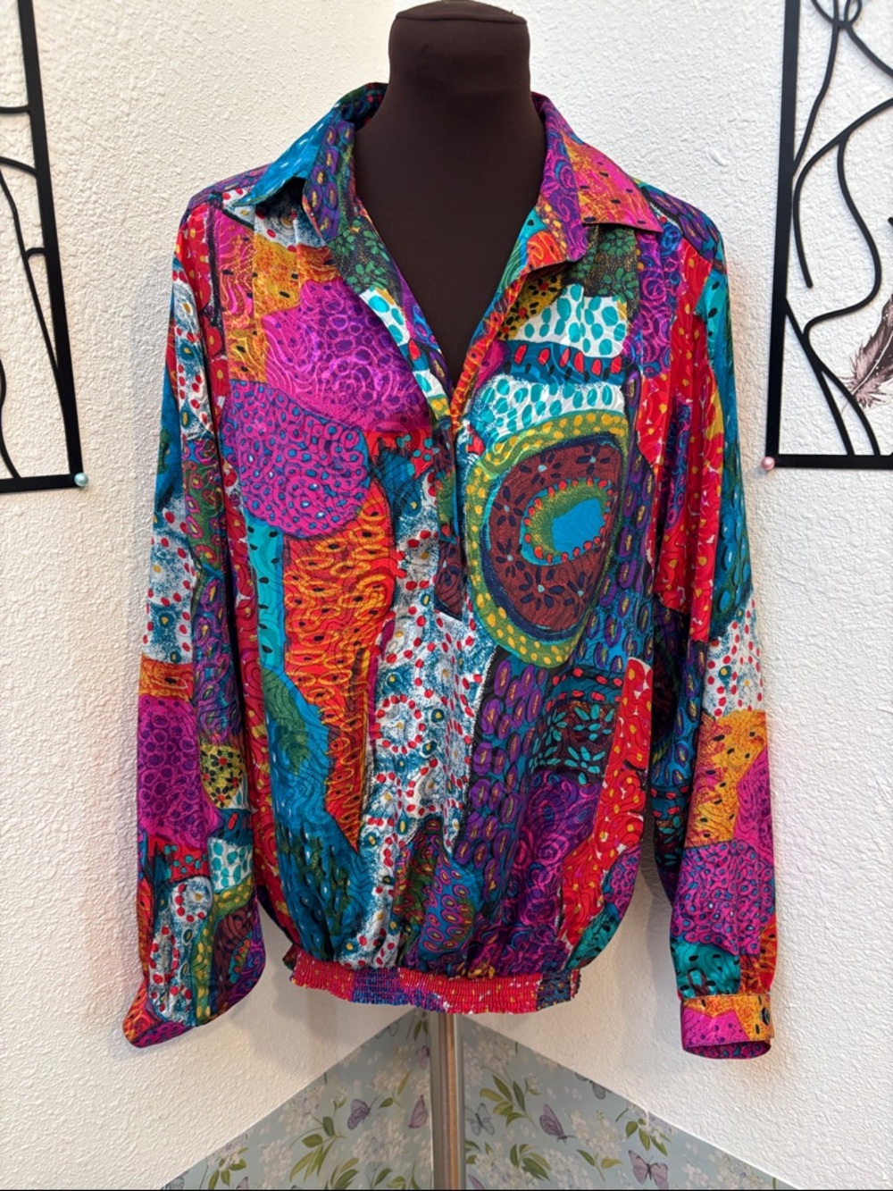 Vintage 1980’s Da-Rue of California vibrant multicolor long sleeve top. Size 12.